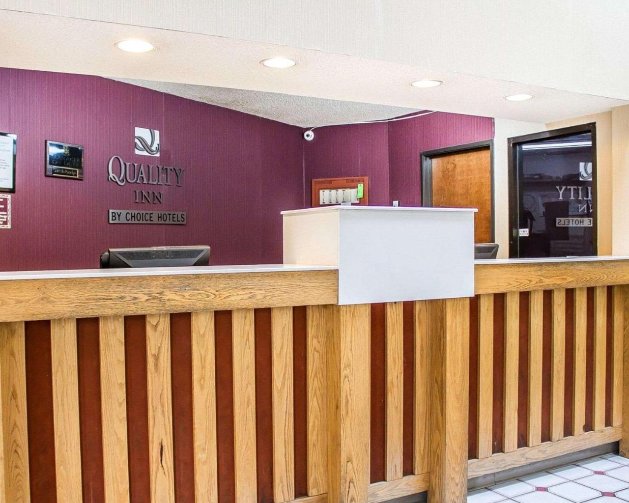 Quality Inn Elyria Exterior photo